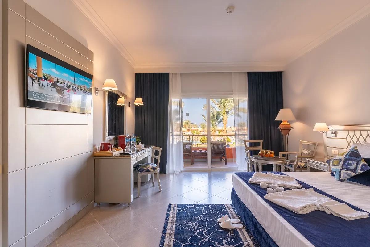 Superior pool or garden (12)